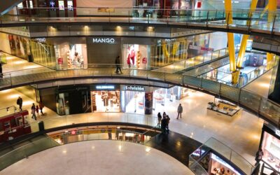 Outdoor Shopping Center vs. Indoor Mall: What Do Americans Prefer?