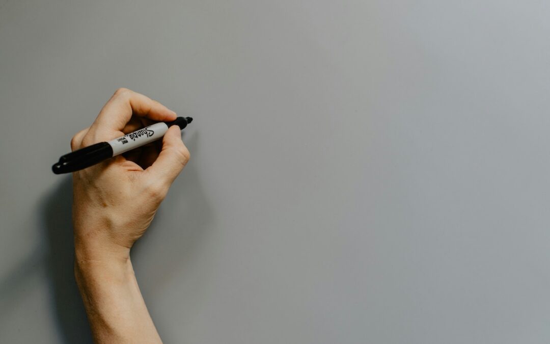 In Honor of International Left Handers Day, These Traits Set Lefties Apart